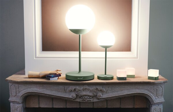 Kaktusově zelená venkovní LED lampa Fermob MOOON! 63 cm