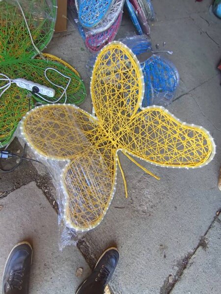 Easy Fix 3D světelný motýl žlutý 80 cm velikonoční dekorace fiberglass, ledově bílá LED, sklolaminát a hliníkový rám