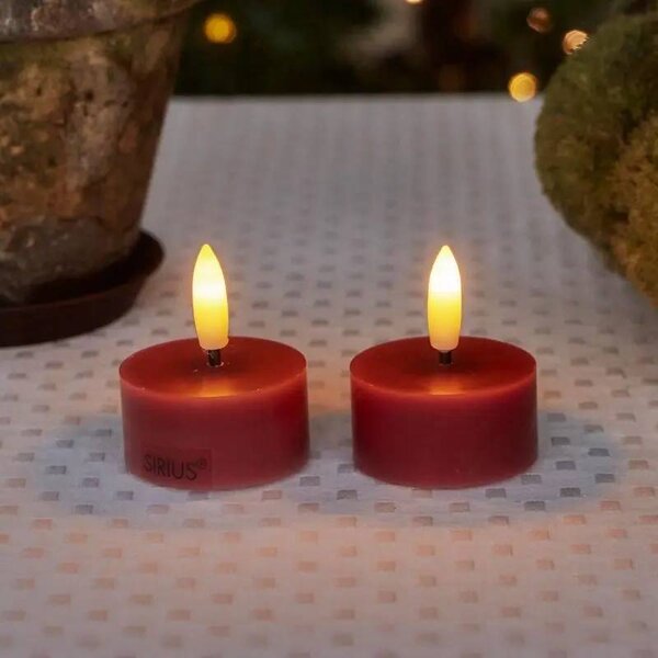 SIRIUS Sada LED čajové svíčky na baterie Sille Tealight, Ø 4,5 × 2,2 cm, švestkové, z pravého vosku, balení 2 ks