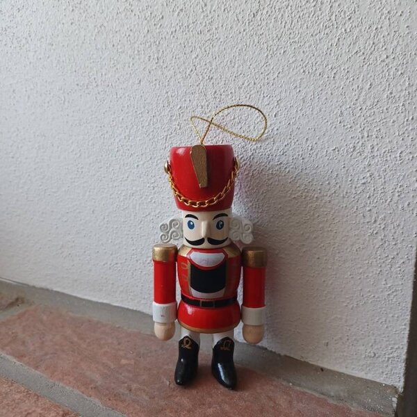 DECOLED Dřevěná vánoční ozdoba louskáček 12 cm, závěsný