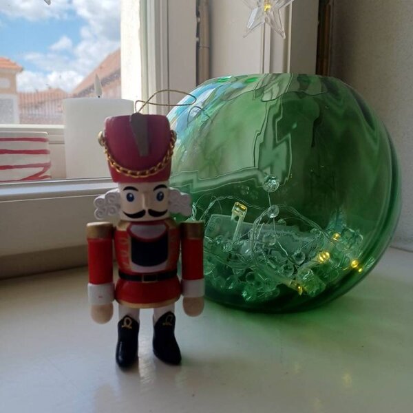 DECOLED Dřevěná vánoční ozdoba louskáček 12 cm, závěsný