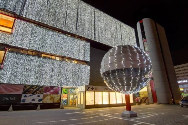 DECOLED Easy Fix LED světelný závěs venkovní, 100 × 700 cm, ledově bílá, 600 diod, bílý kabel, IP67, prodlužovací