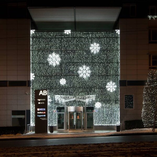 DECOLED Easy Fix LED světelný závěs venkovní, 100 × 700 cm, ledově bílá, 600 diod, bílý kabel, IP67, prodlužovací