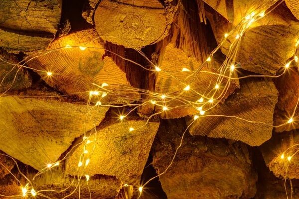 DECOLED LED světelný řetěz, kapičky, 12 pramenů × 1,5 m venkovní, teple bílá, 180 diod, měděný kabel, IP44, vč. zdroje