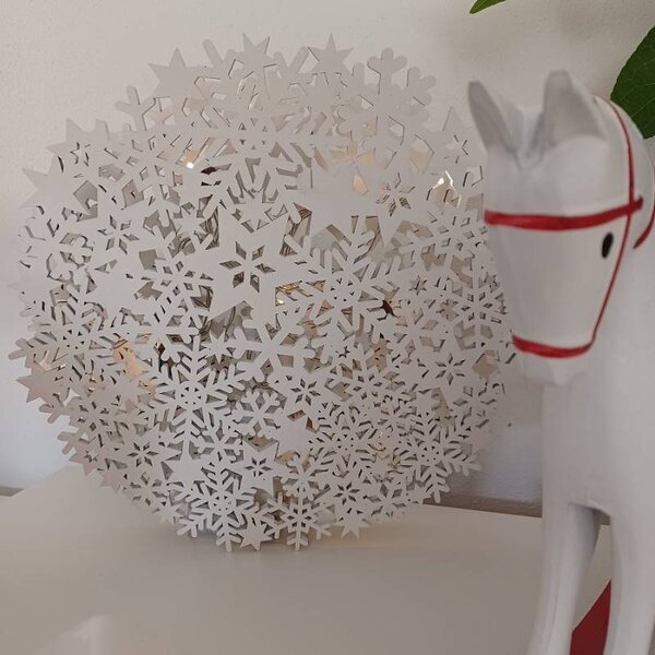 DECOLED 3D LED svítící vločka na baterie 26 × 29 × 3,2 cm teple bílá, IP20 interiér, AA