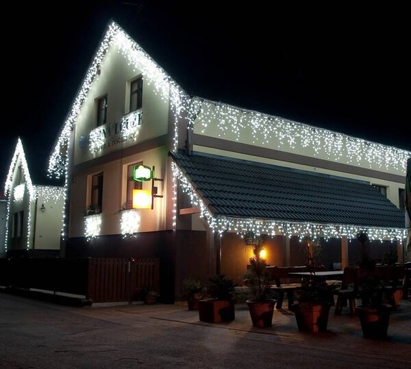 DECOLED Easy Fix venkovní LED rampouchy, světelné, 300 × 90 cm, ledově bílá s FLASH, 174 diod, bílý kabel, IP67