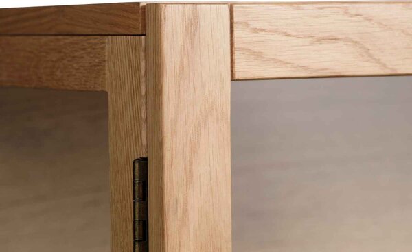 Designová vitrína Dallan 140 cm přírodní dub