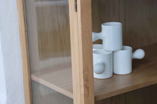 Designová vitrína Dallan 140 cm přírodní dub