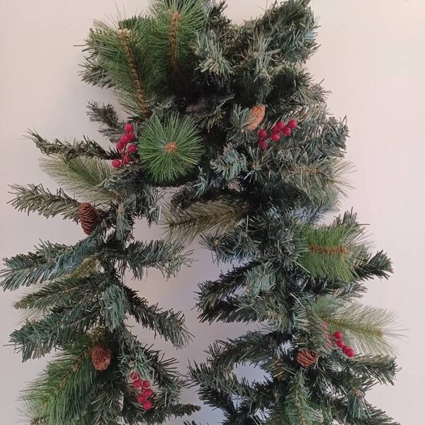 DECOLED 3D umělá vánoční girlanda jehličí, šišky a bobule, 200 × 30 cm