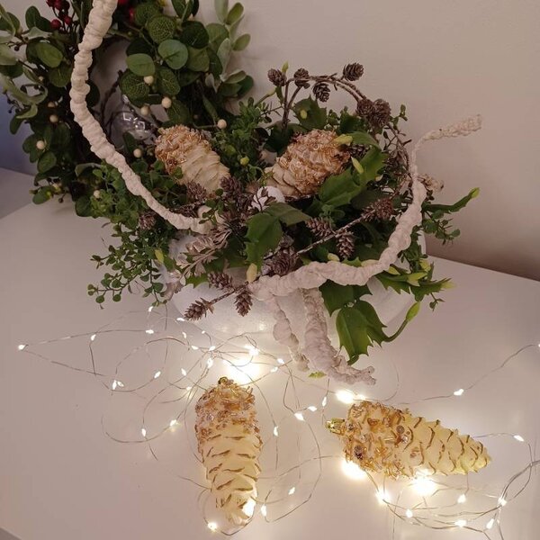 DECOLED Sada vánočních ozdob šišky 11 cm, plast IP44, k zavěšení, venkovní, balení 4 ks