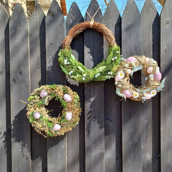 DECOLED Velikonoční věnec na dveře 30 × 30 × 8 cm, plast a proutí, venkovní