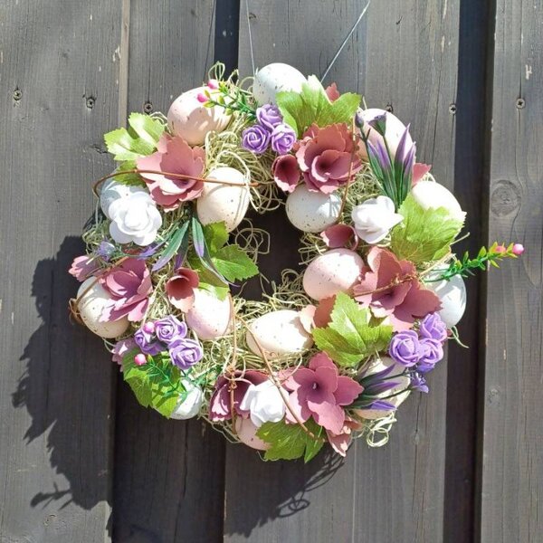 DECOLED Velikonoční věnec na dveře 30 × 30 × 8 cm, proutí plast, fialové a růžové květy, venkovní