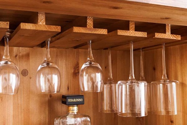 Designová barová skříňka Winebar 90 cm borovice