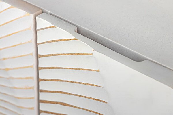Designová komoda Venetia 140 cm bílé mango