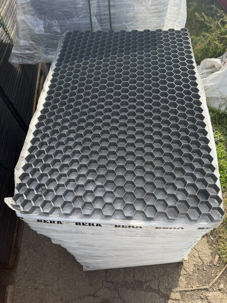 BERA Gravel Fix PRO štěrková rohož, šedá – paleta 80 ks / 71 m²