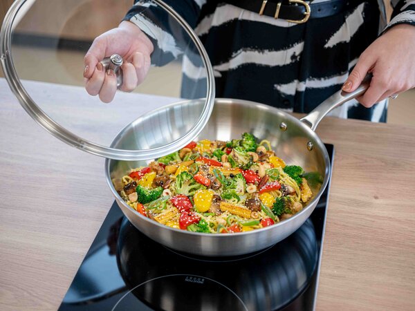 Remoska Proxima Třívrstvá nerezová WOK pánev 28 cm R2201428080