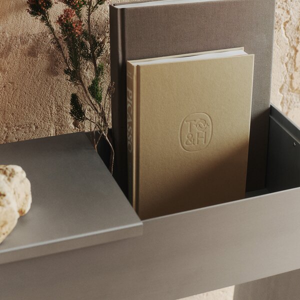Ferm Living designové květináče Lager Plant Box With Shelf