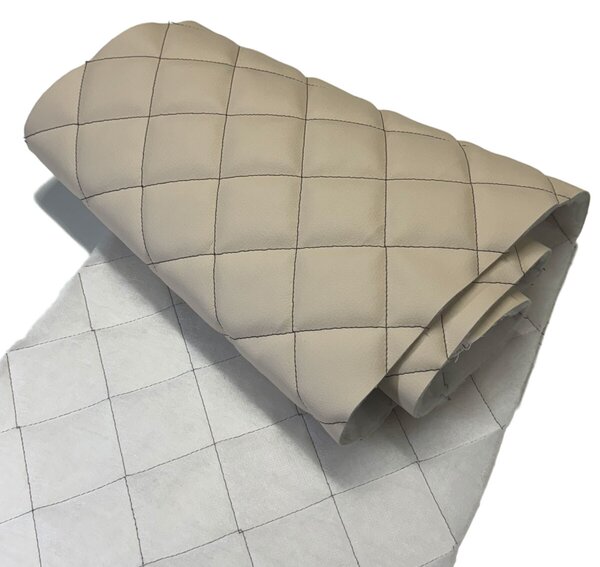 Ekokůže prošívaná 5×5 cm, béžová, hnědé nitě, metráž, šíře 145 cm