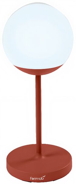 Zemitě červená venkovní LED lampa Fermob MOOON! 63 cm