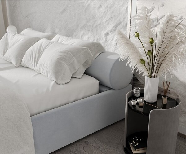 Světle šedá čalouněná dvoulůžková postel s úložným prostorem s roštem 180x200 cm Solvo – Maison de Rêve