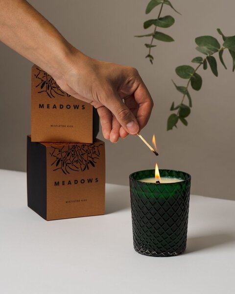 Vonná svíčka Meadows Mistletoe Kiss 200 g