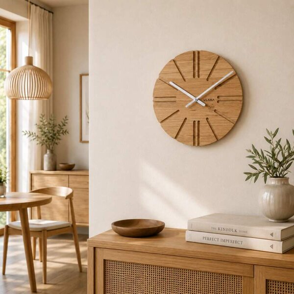 VLAHA Dřevěné dubové hodiny ATELIER vyrobené v Čechách se stříbrnými ručkami ⌀32,5cm VCT1151 (hodiny s vůní dubového dřeva a certifikátem pravosti a datem výroby)