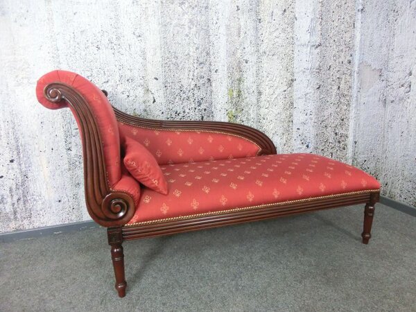 (3929) Čevené zámecké sofa se vzorem