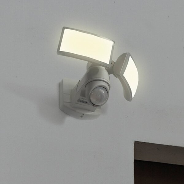 LUTEC Venkovní nástěnný reflektor ARC s LED a senzorem, bílý, 28 cm, 2 žárovky, IP54, Bílá / opál, Plast, Moderní, Nástěnné svítidlo