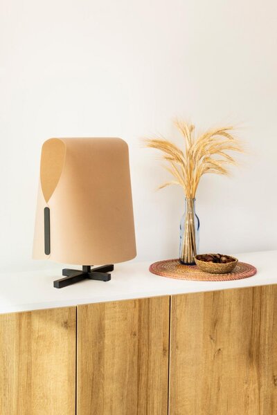 LUANG M stolní lampa, černá/hnědá - FARO