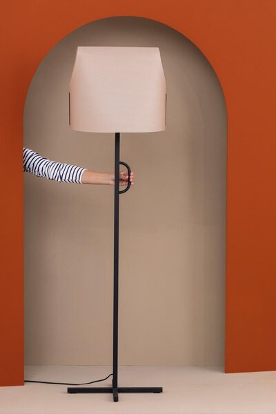 LUANG stojací lampa, černá/hnědá - FARO