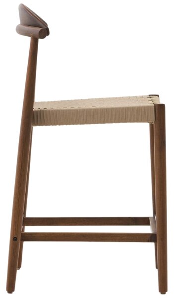 Ořechová dřevěná barová židle Kave Home Nina 62 cm s béžovým výpletem