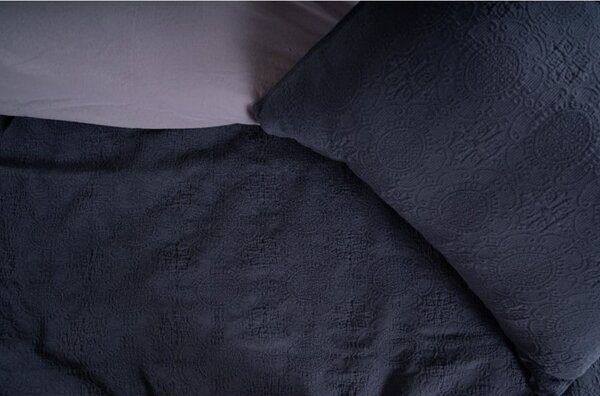 Tmavě šedý set přehozu a povlaku na polštář z žakáru 180x240 cm Jacquard – Mila Home Luxury