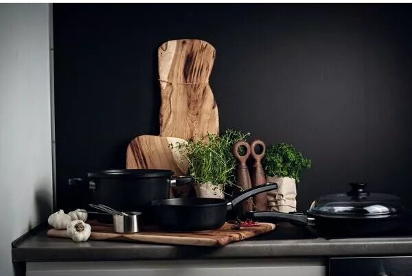 Litinová pánev AMT Gastroguss 24 cm, vhodná na indukci, s odnímatelnou rukojetí