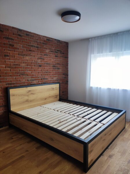 Postel ocel a dubový masiv