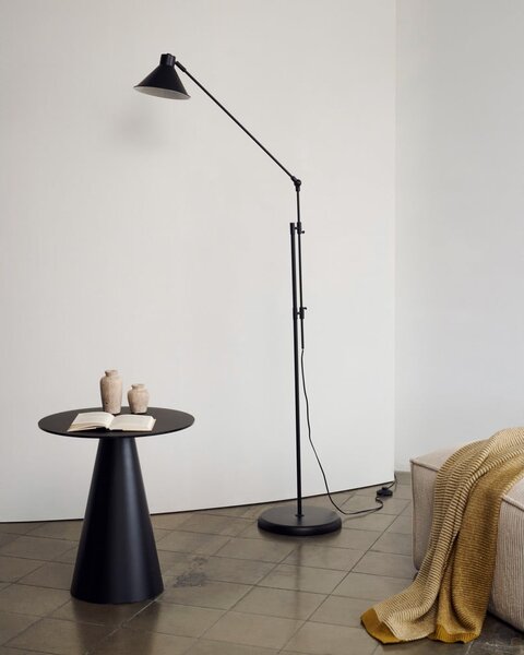 Černá stojací lampa s kovovým stínidlem (výška 220 cm) Dione – Kave Home