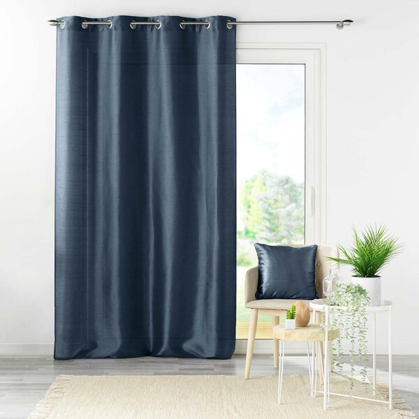Tmavě modrý závěs z mikrosaténu 140x240 cm Shana – douceur d'intérieur