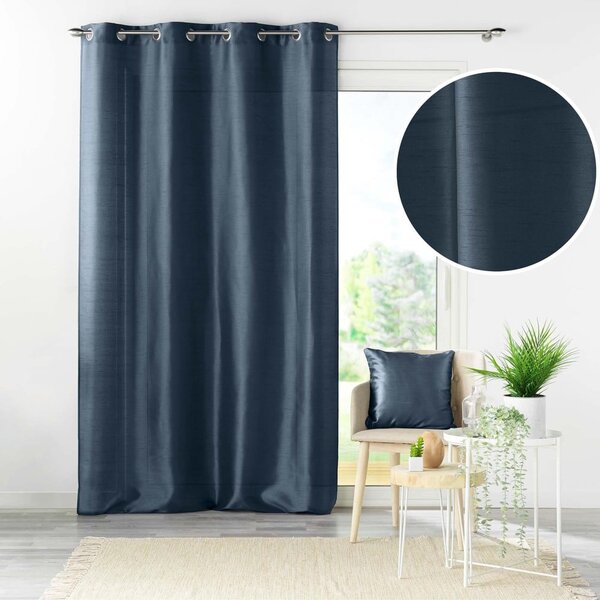 Tmavě modrý závěs z mikrosaténu 140x240 cm Shana – douceur d'intérieur