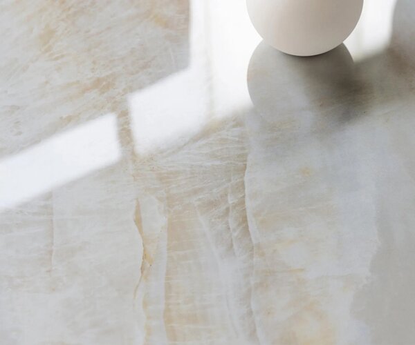 DELIFE Konzolový stůl Edge oválný tvar 180×40 cm keramika Onyx Pearl Conos kov titanová barva