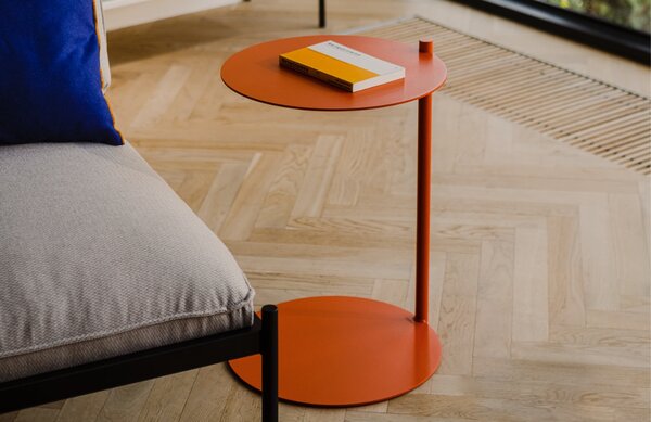 Noo.ma Oranžový kovový odkládací stolek Ande 40 cm