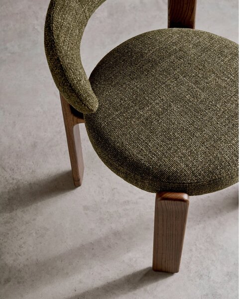 Khaki/hnědá jídelní židle z jasanového dřeva Granite – Kave Home