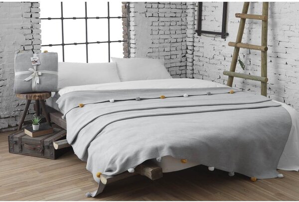 Šedý fleecový přehoz 150x200 cm Pom Pom – Mijolnir