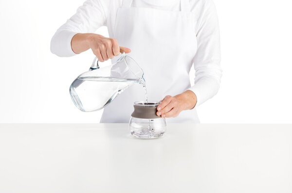 Světle hnědá skleněná konvice na čaj se sítkem 500 ml – Lékué