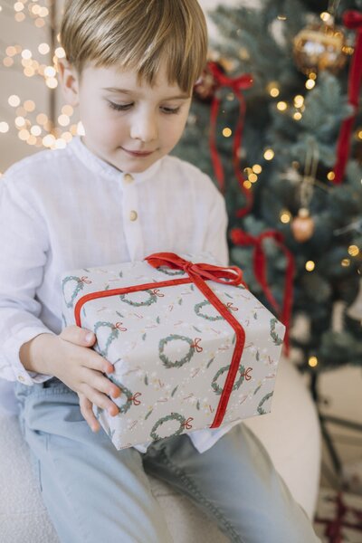 Vánoční balicí papír s věnečky – 5 m