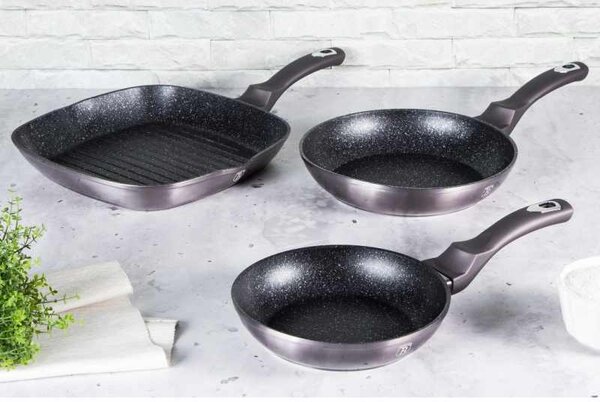 Pánev grilovací s mramorovým povrchem a poklicí 28 cm Carbon PRO Line