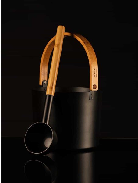 Narvi Black hliníková naběračka do sauny černá 43 cm