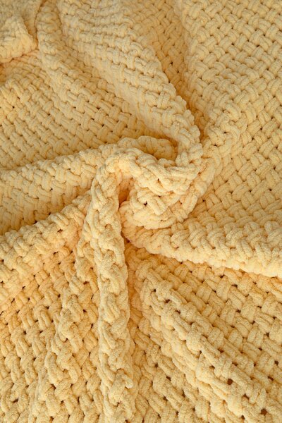Deka Knittingly vanilkově žlutá Ručně pletená deka 130/170