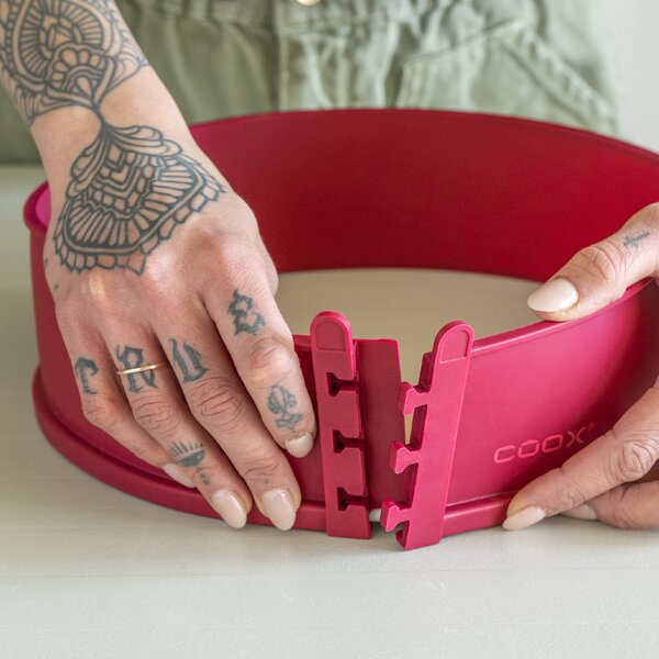 Forma coox SPRING průměr 26 cm s porcelánovou základnou Barva: Červená