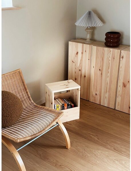 Noční stolek z borovicového dřeva v přírodní barvě Grab It – Karup Design