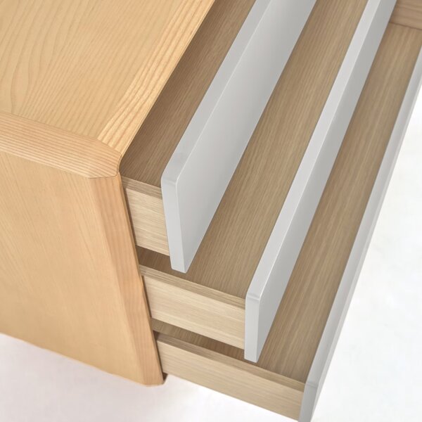 Jasanová komoda Kave Home Anielle 99 x 42 cm