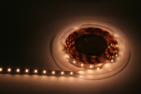 LED-lumin LED pásek samolepící 24W/m, IP20, Ra>90, CCT